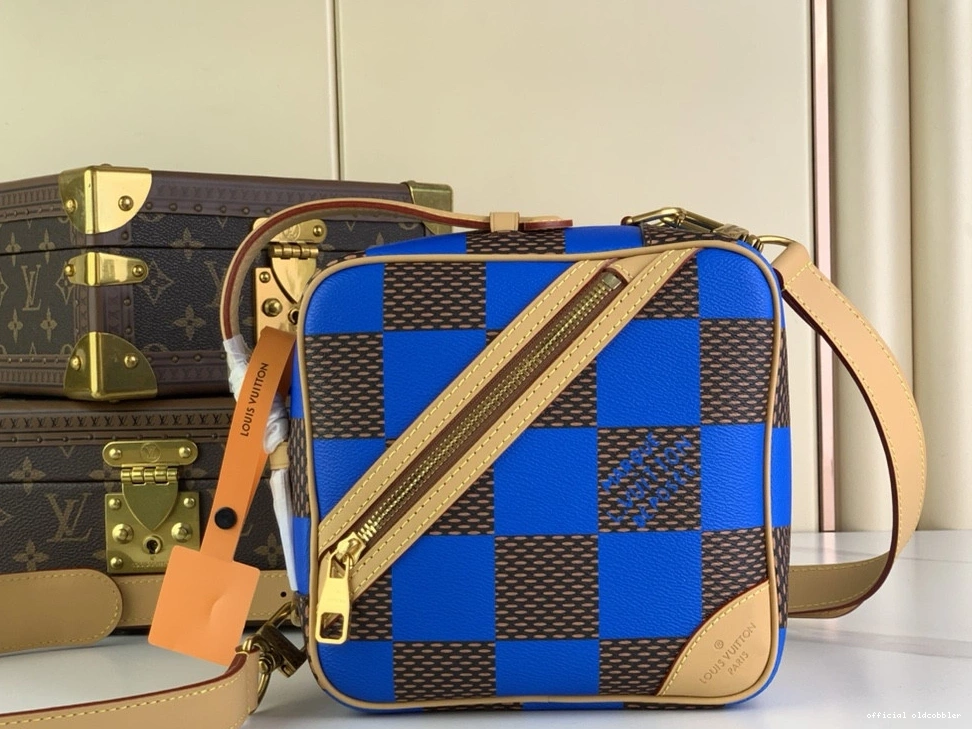 Official oldcobbler Chess Messenger-24*24*8CM LOUIS VUITTON 0820